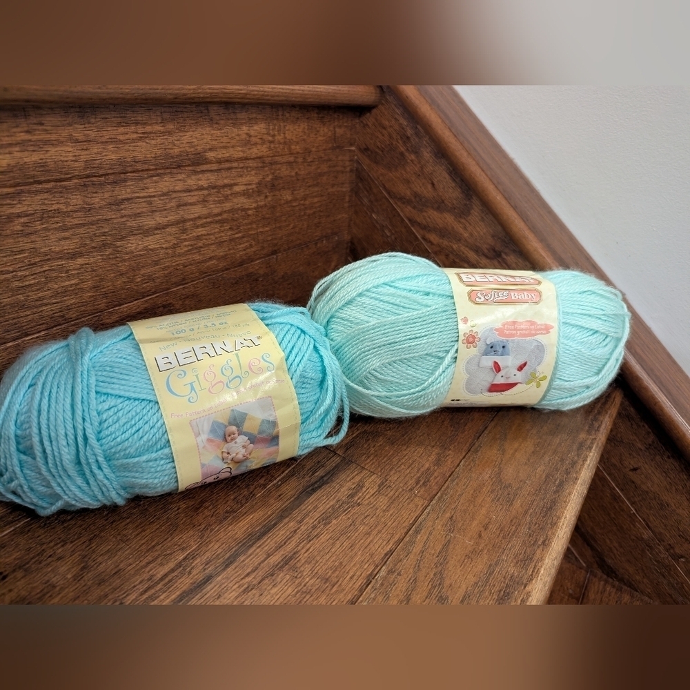 Bernat Softee Baby & Giggle Baby Yarn Lot, Mint & Giggle Green 2 skiens 240g